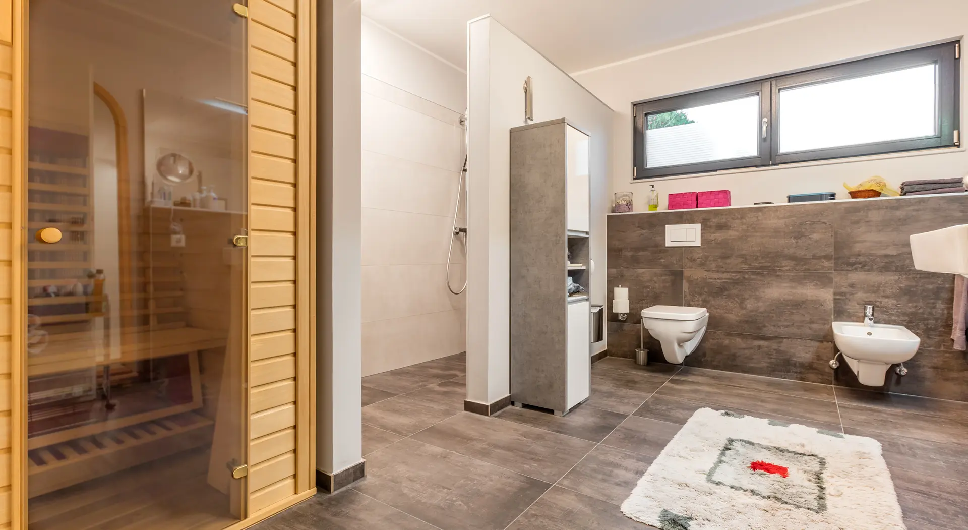 BV F 7 - Sauna und Badezimmer